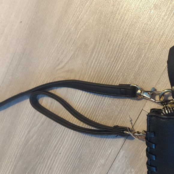 Kenneth Cole Crossbody with wrist strap - Picture 4 of 5